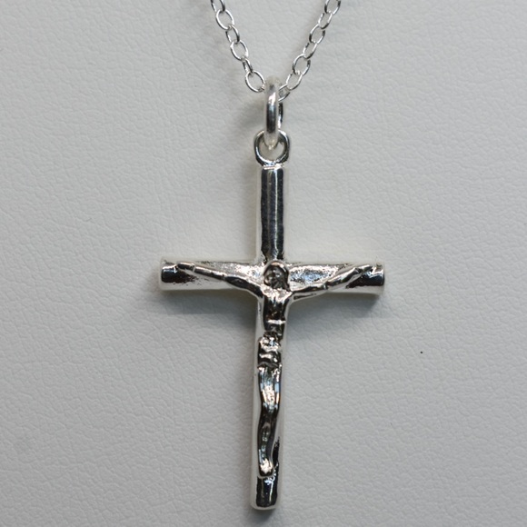 White Gold Plated Cross Necklace! - Picture 8 of 9
